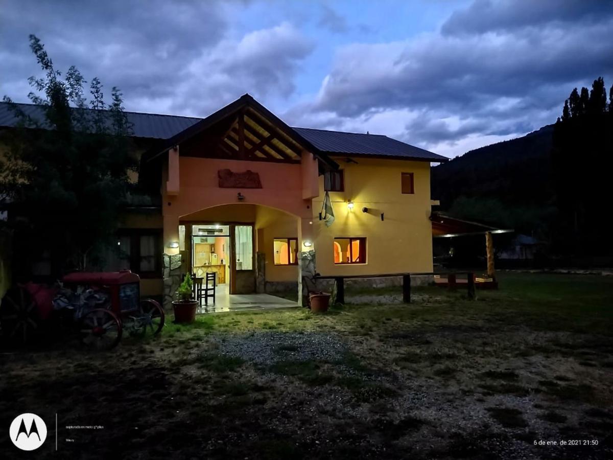 Corinto Hostel El Bolsón エクステリア 写真